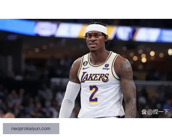 戴维斯防守数据解析显示其在本赛季表现稳健，防守能力持续提升。